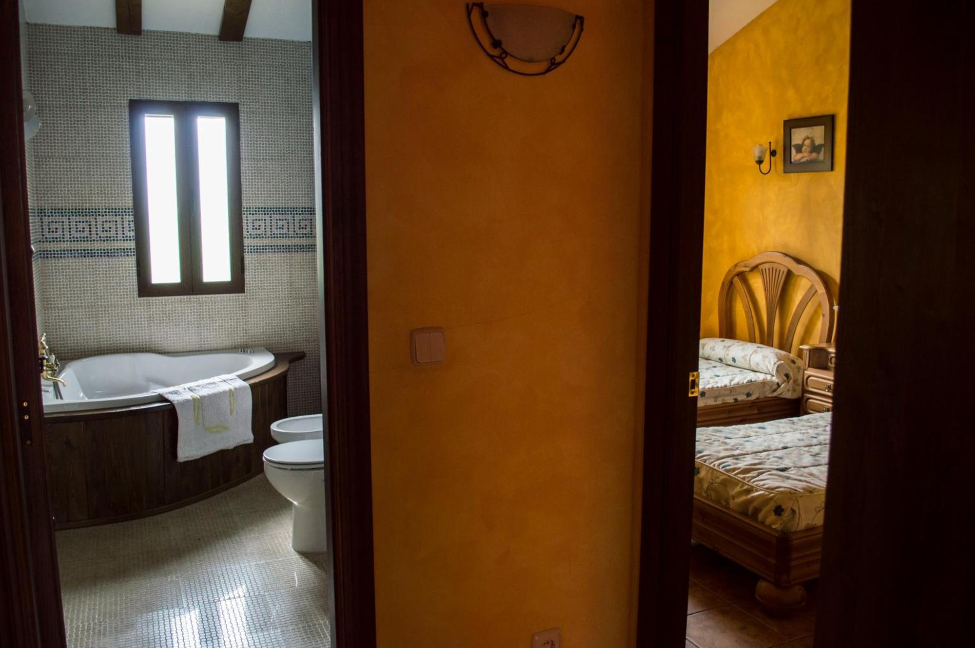 Apartamentos Rurales Alvado Tamajon Buitenkant foto