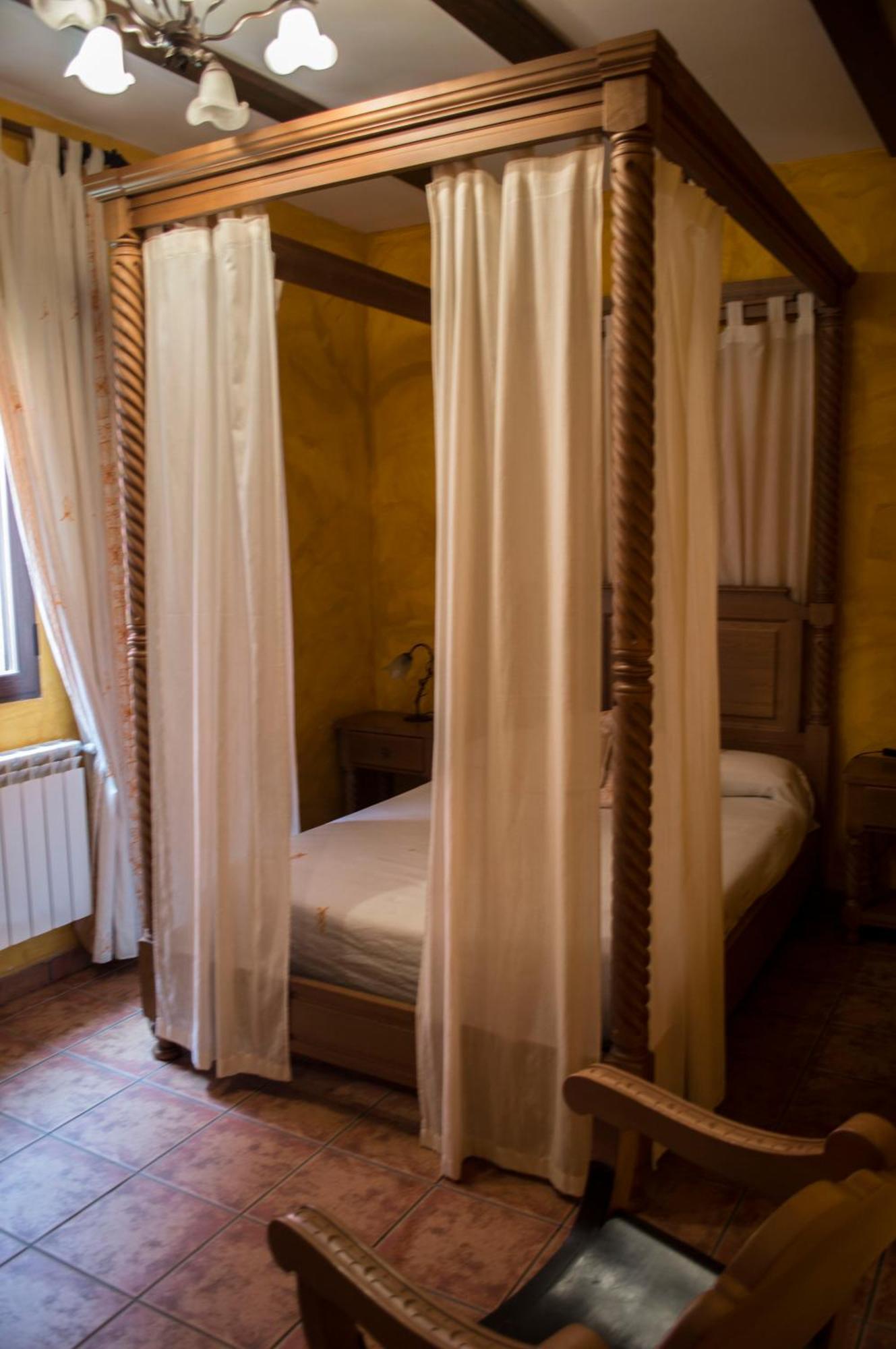 Apartamentos Rurales Alvado Tamajon Buitenkant foto