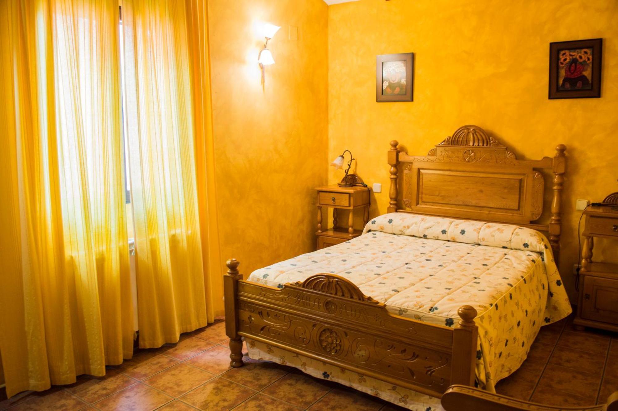 Apartamentos Rurales Alvado Tamajon Buitenkant foto
