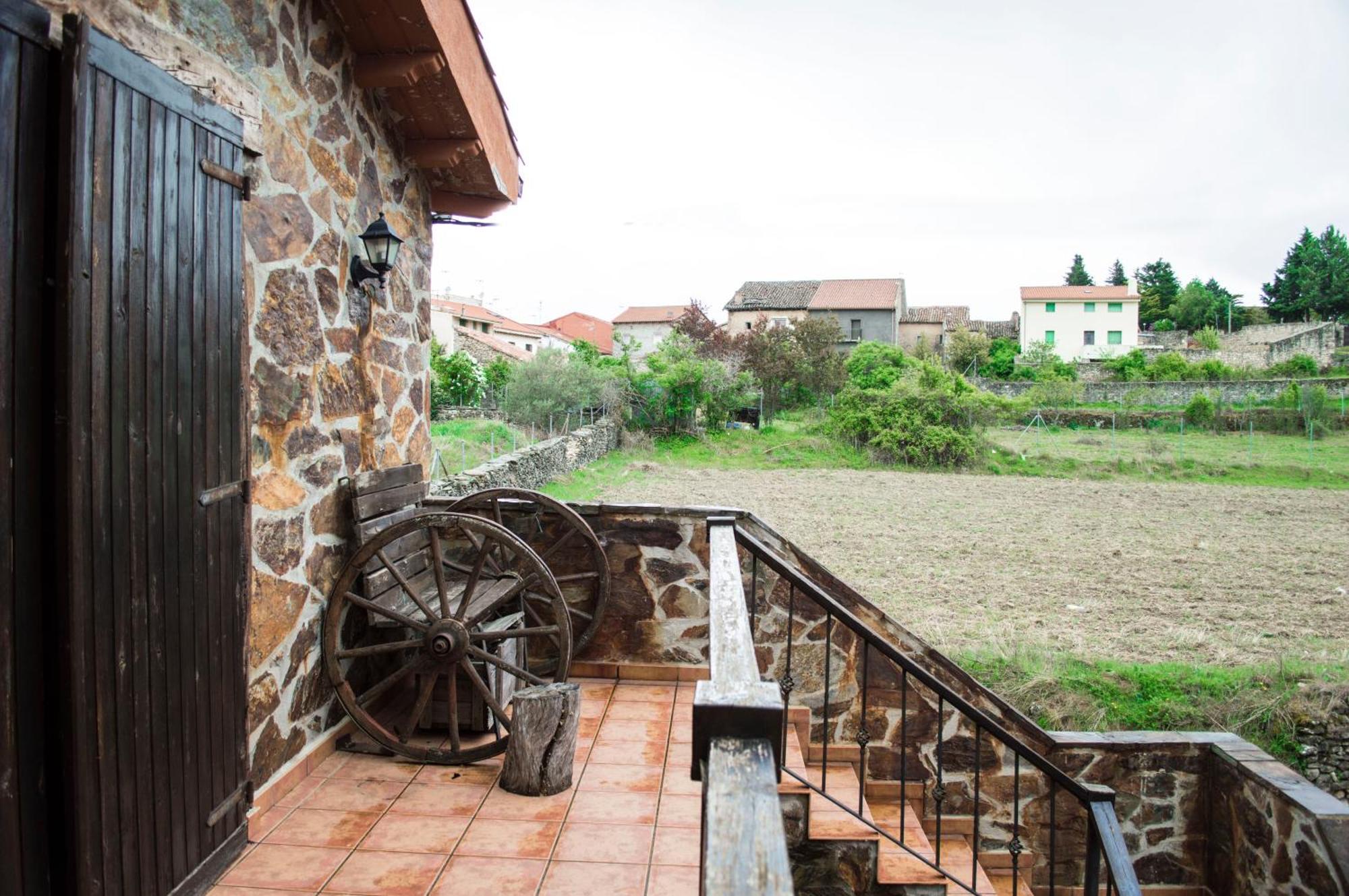 Apartamentos Rurales Alvado Tamajon Buitenkant foto