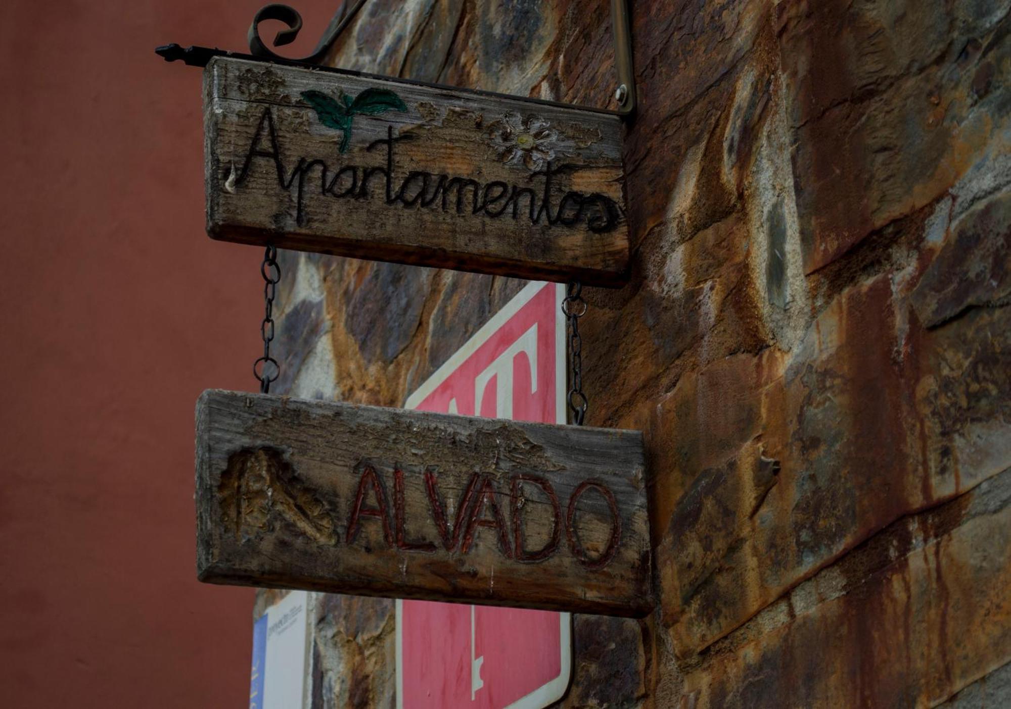 Apartamentos Rurales Alvado Tamajon Buitenkant foto